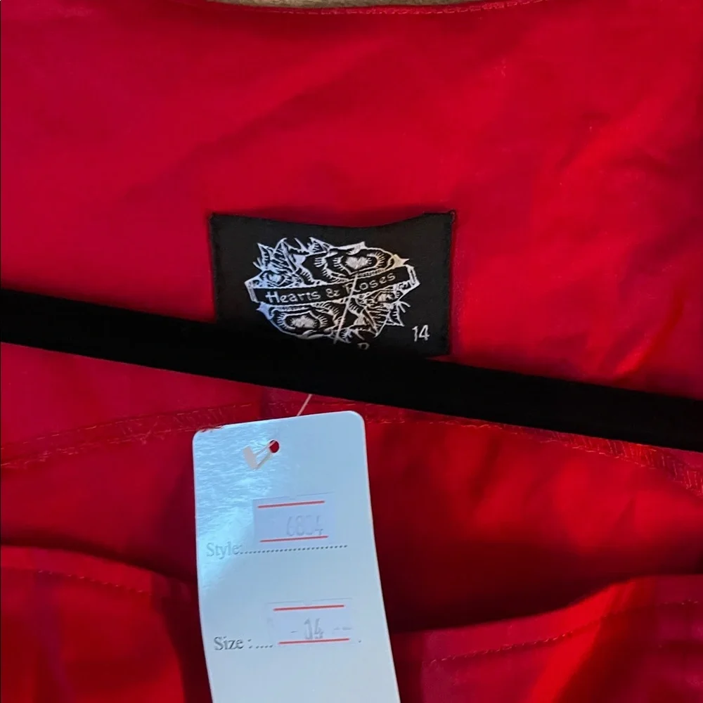 Elegant Red Midi Dress with Square Neckline - Picture 4 of 7